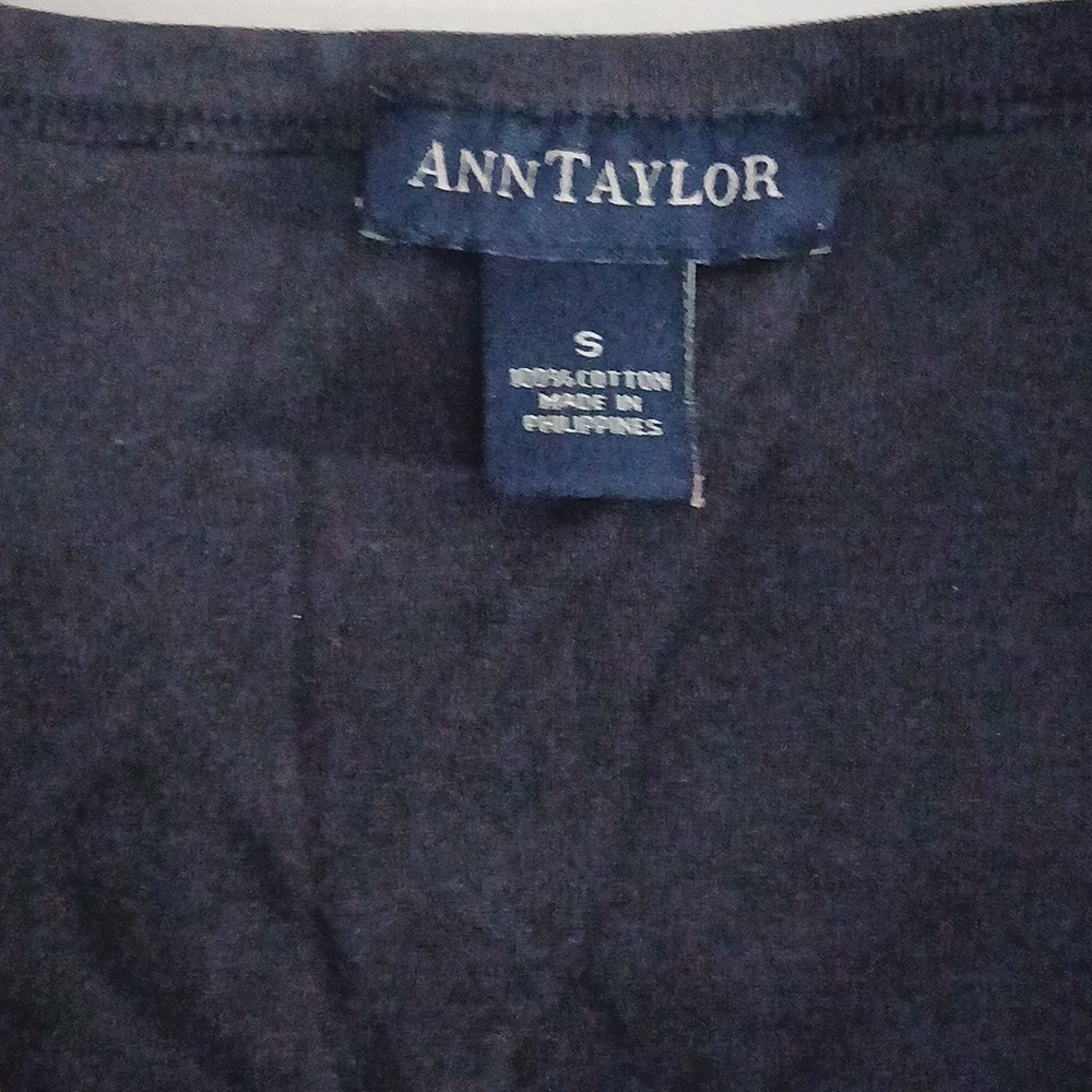 Ann Taylor Women's Navy Blue Sleeveless Top - Picture 2 of 3